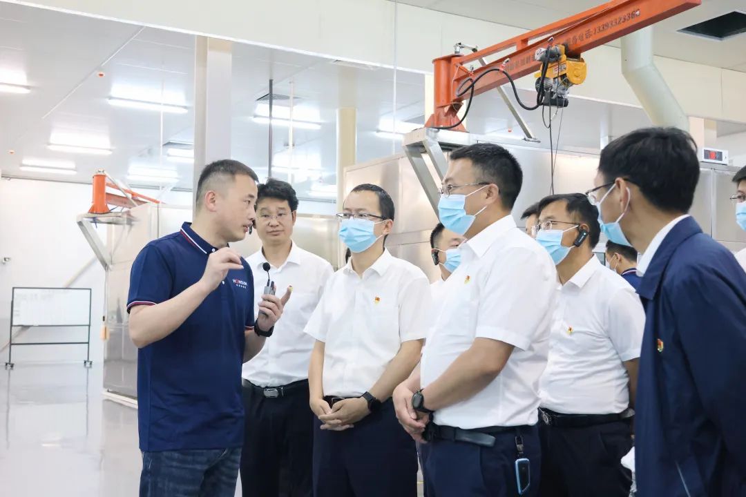 3州委組織部、全州鄉(xiāng)鎮(zhèn)領(lǐng)導(dǎo)蒞臨鴻新新能源觀摩調(diào)研.jpg